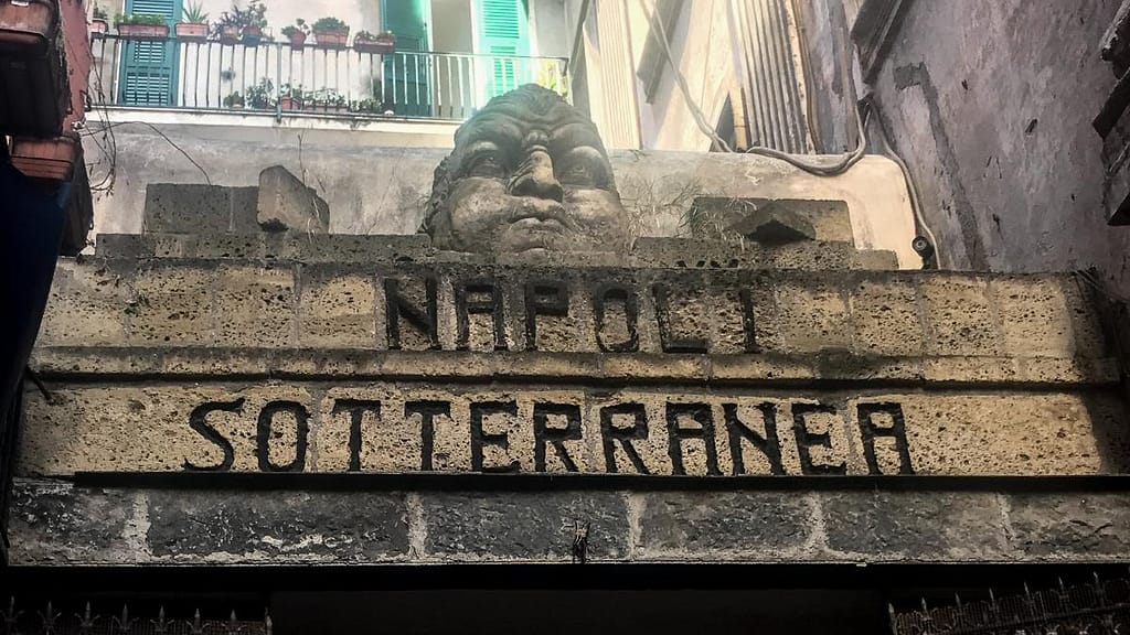 Naples underground tour with Napoli Sotterranea